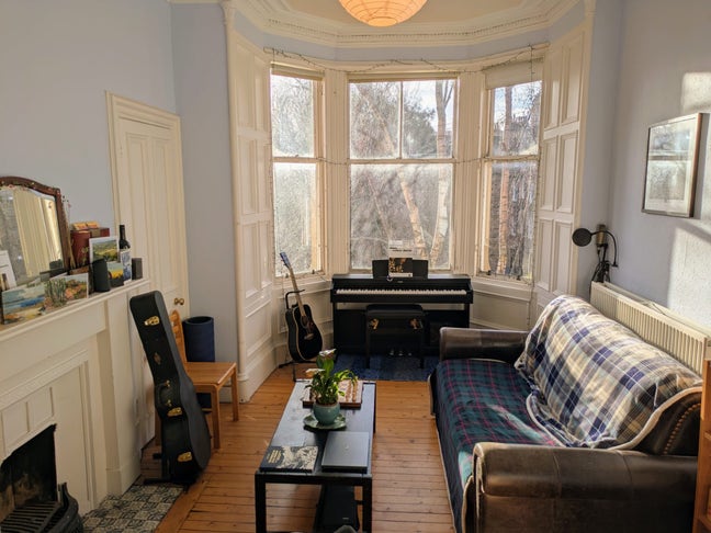 Large furnished room in beautiful Marchmont Main Photo