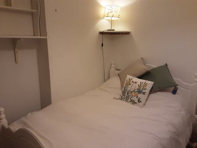 First floor DOUBLE room nr to Stourbridge Junction Main Photo