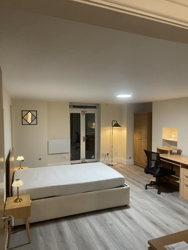 1 Large Double room available in a Lux Apt😍 Main Photo