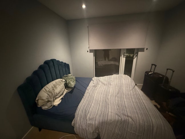 Ensuite room, clean by canal Main Photo