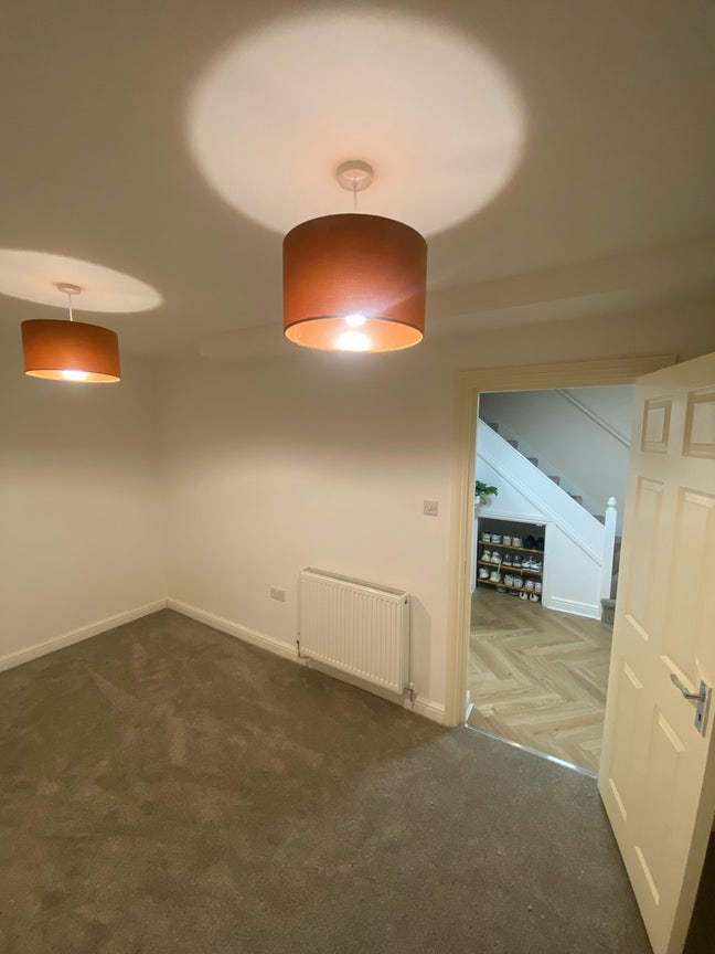 Newly renovated modern double room. Next to M1 Main Photo