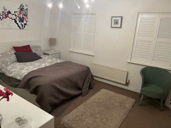 Large double room, quiet location  Main Photo