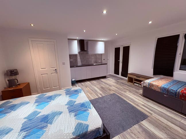 En-Suite Large Studio Room-Suttoncommon Station Main Photo