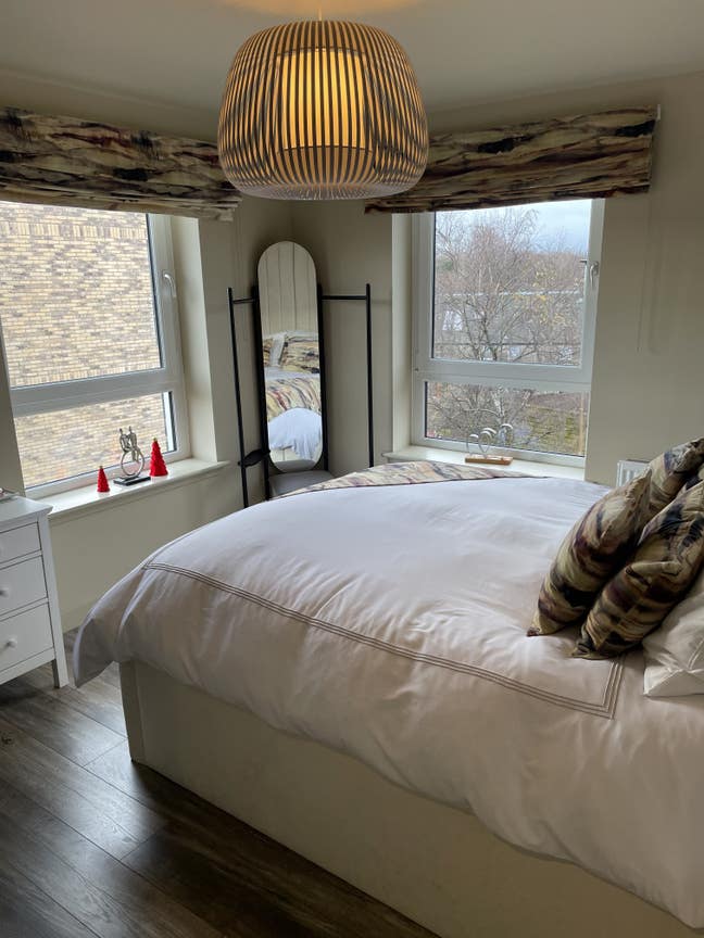 Large Double En-suite Room for single occupancy  Main Photo