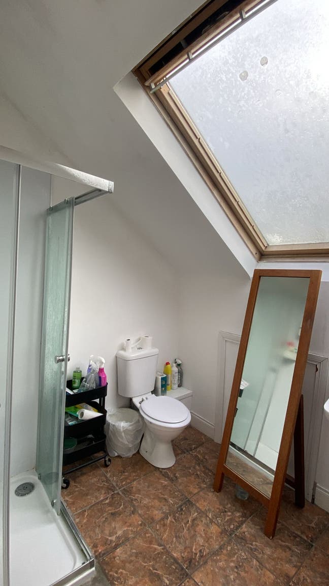 Furnished Double Room all bills included-Longterm Main Photo