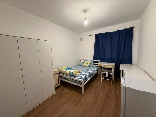 Nice Double Room | 5 Min to Stepney 🚂 | Bills Incl Main Photo