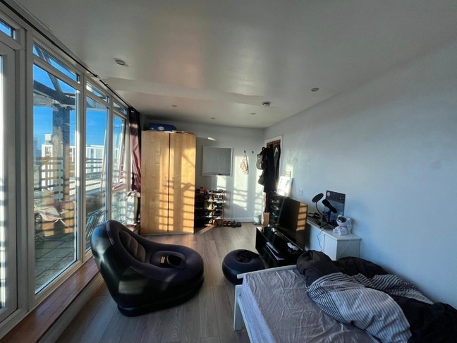 Penthouse - New Double room to see! Main Photo
