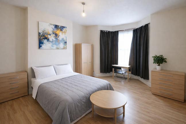 Large  double room in Leyton E10 5JY Main Photo
