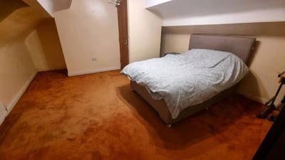5 Bedroom 2 Bathrooms - Benefits Only Tenants Main Photo