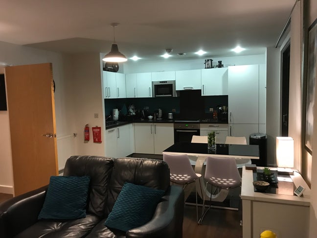 2 Bed 2 Bath (Bills Inc) Balcony-Roof Garden-Gym Main Photo