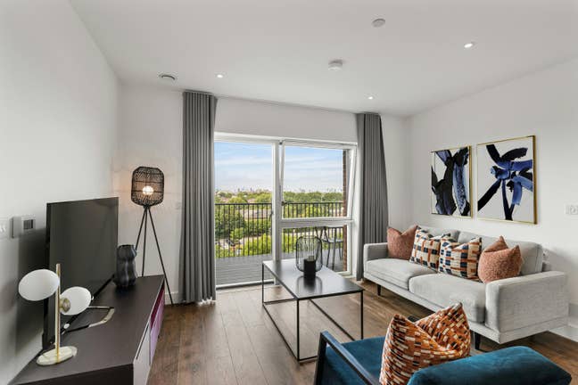 Double room in a flat with attached Washroom Main Photo