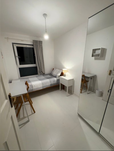 Clean and Silent Rooms in Canary Wharf  Main Photo