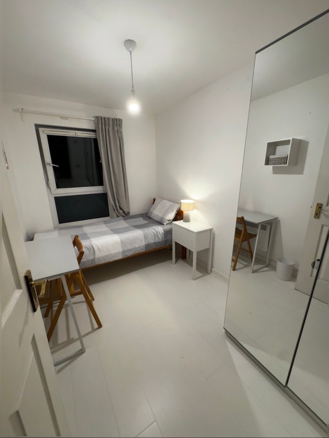 Clean and Silent Rooms in Canary Wharf  Main Photo