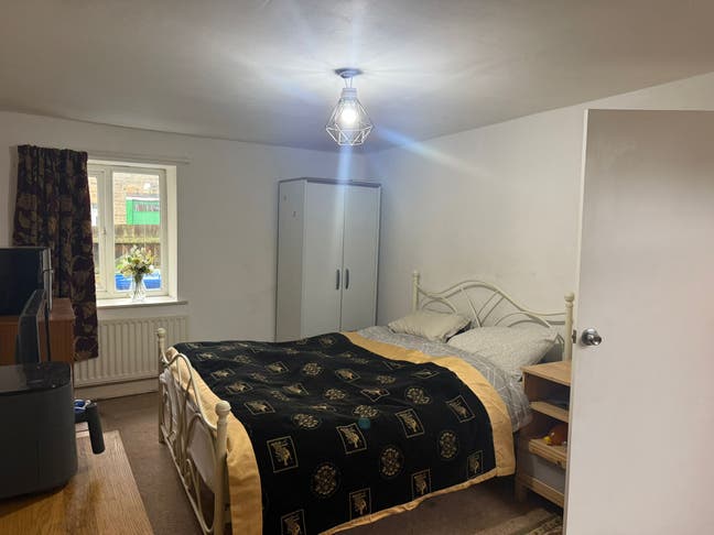 Double room with adjoining sole use bathroom Main Photo