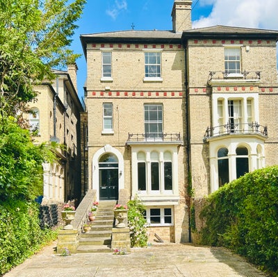 Very Large Room in Uphill Lincoln Main Photo