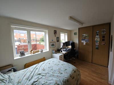 Quiet bright room with great transport links. Main Photo