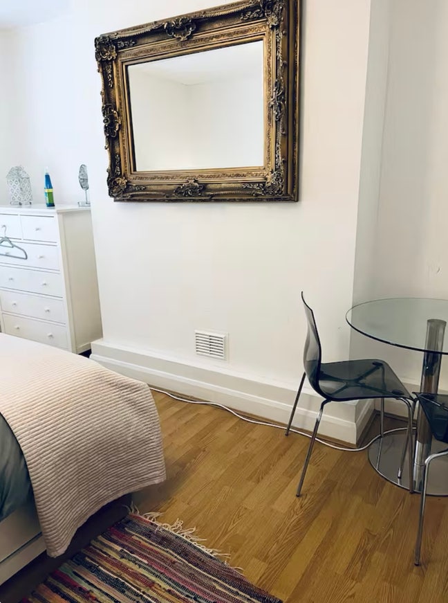 Room close to Victoria station  Main Photo