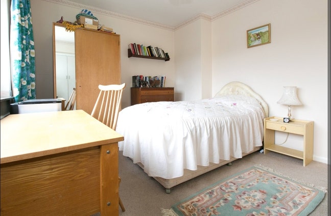 Commuter Single In Heart of Fleet Main Photo