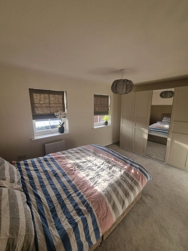 Spacious double rooms available now Main Photo