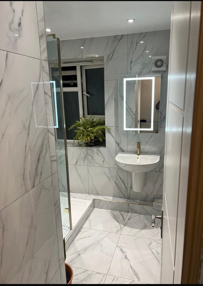 Spacious single  room in a shared flat Main Photo