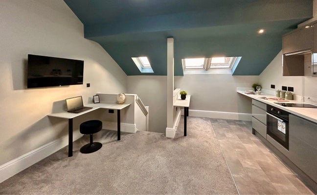 Loft style living with space to breathe! Near City Main Photo