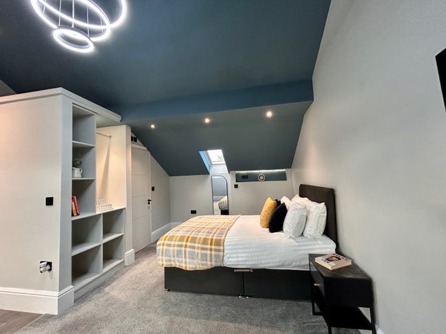 Loft style living with space to breathe! Near City Main Photo