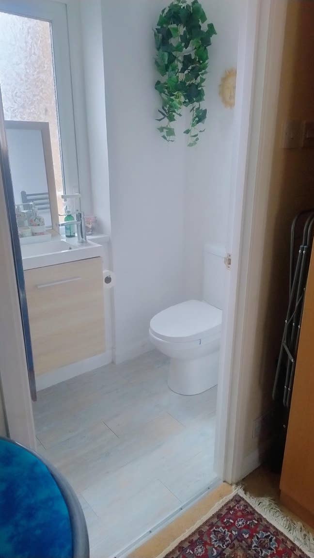 En Suite double bedroom Elburton Main Photo