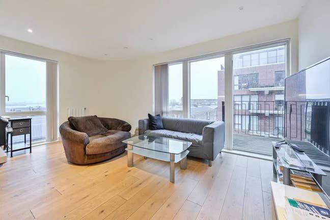 2 bed 2 bath apartment with 1 min walk to Lizzie l Main Photo