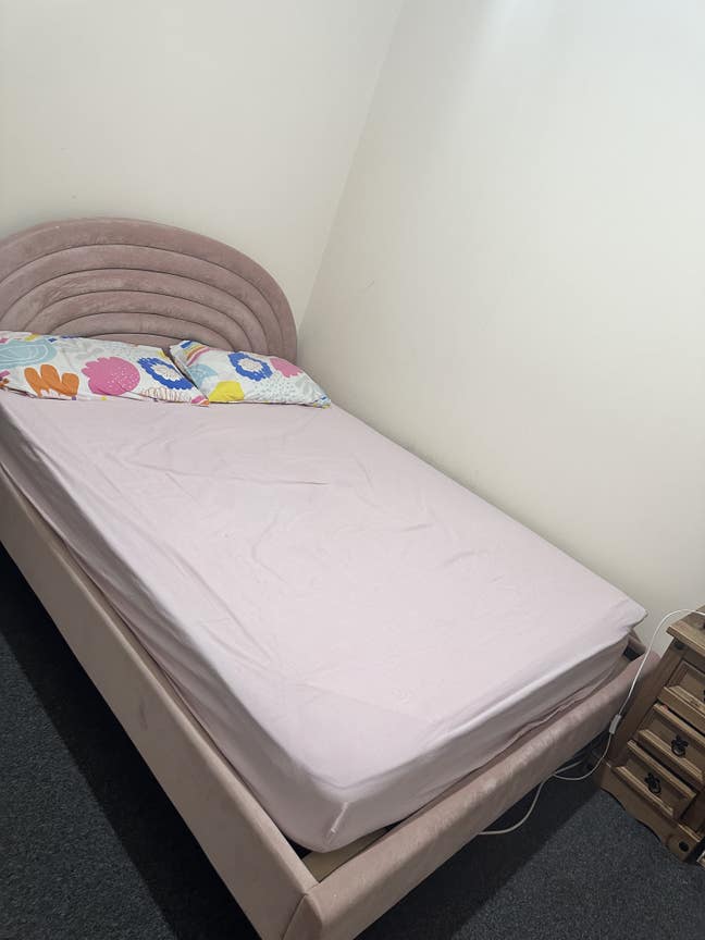 Double room for female eastham/Manor Park  Main Photo