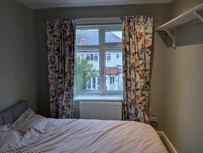Small Double Room in Far Headingley Main Photo
