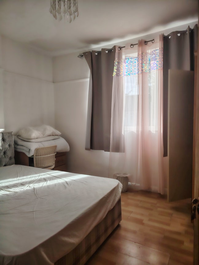 One double bedroom available for short term.  Main Photo