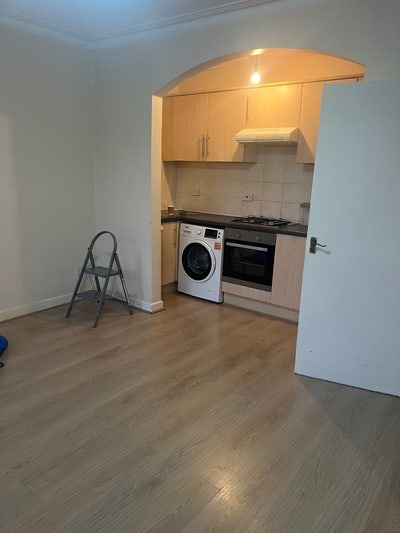 2 Bed Flat Barking Main Photo