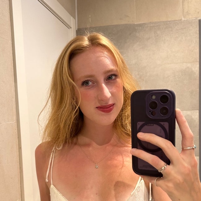 Urgent: Double Room in Female houseshare Main Photo