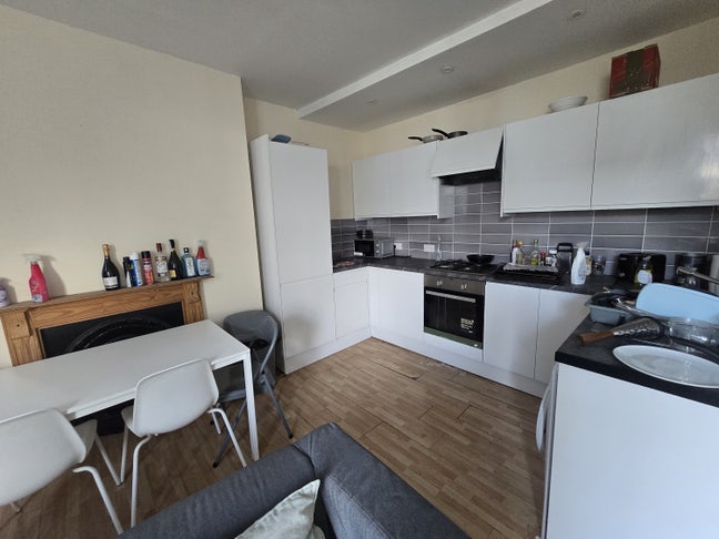 Modern Furnished Room in Archway Main Photo