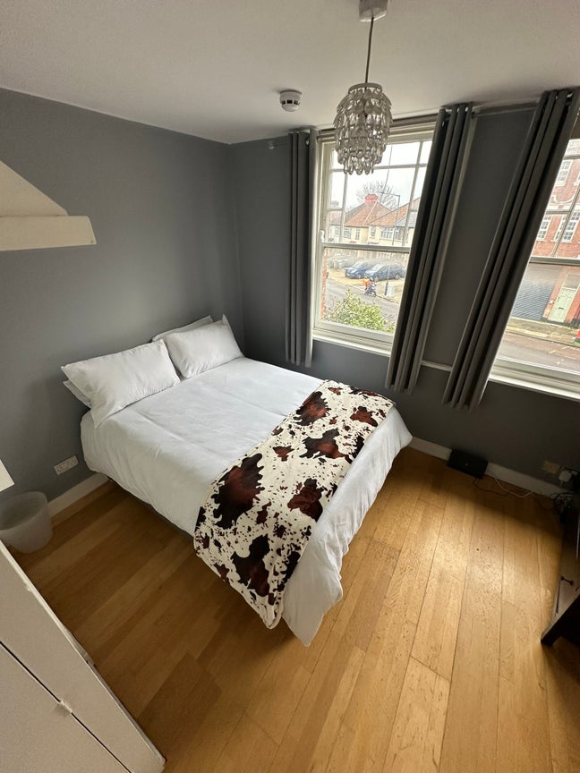Stylish Bright Double Room in Dollis Hill Flat  Main Photo