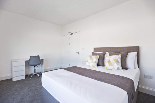 2 Rooms Available: ✨ Fishponds Main Photo