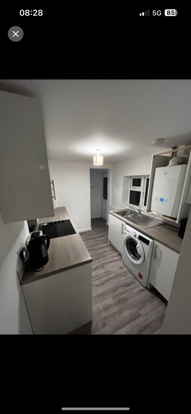 Double bedroom close to city centre Main Photo