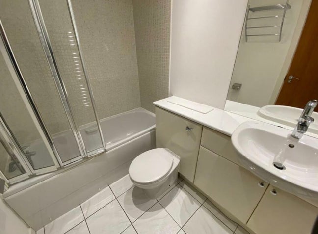 1 bedroom available in West Didsbury flat  Main Photo