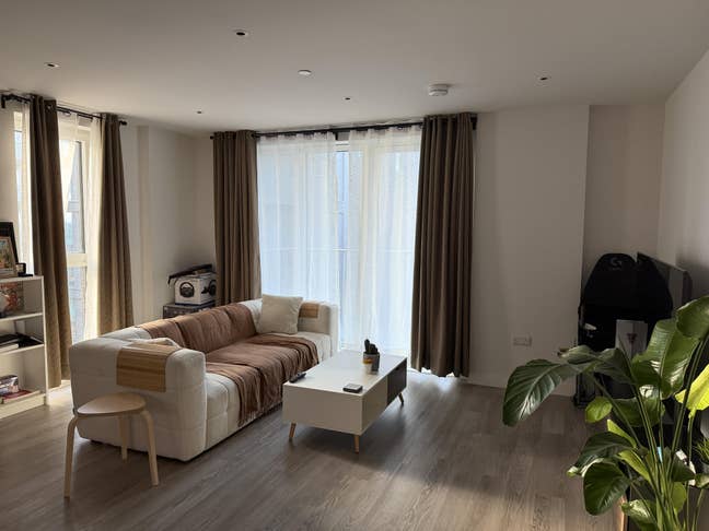 1 Double Room in 2 bed Flat  Main Photo