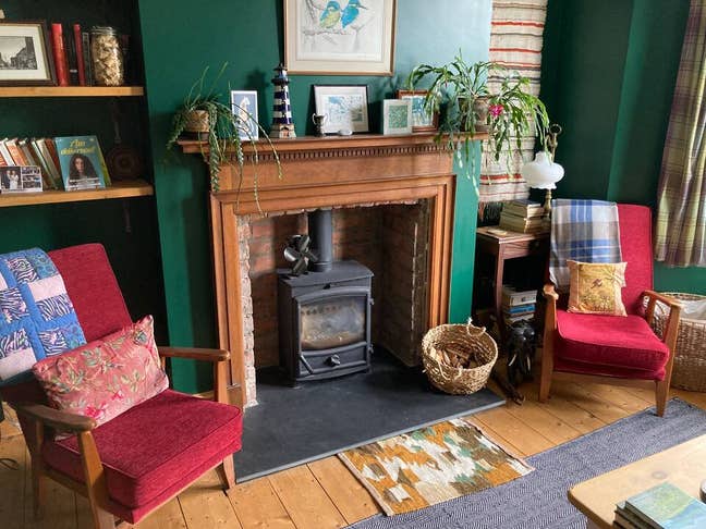 Fully furnished 3 bed all bills inc. March - May  Main Photo