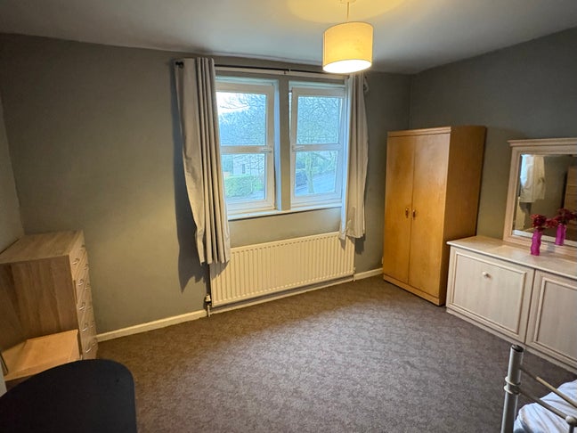 Very large furnished room available WF2 Main Photo