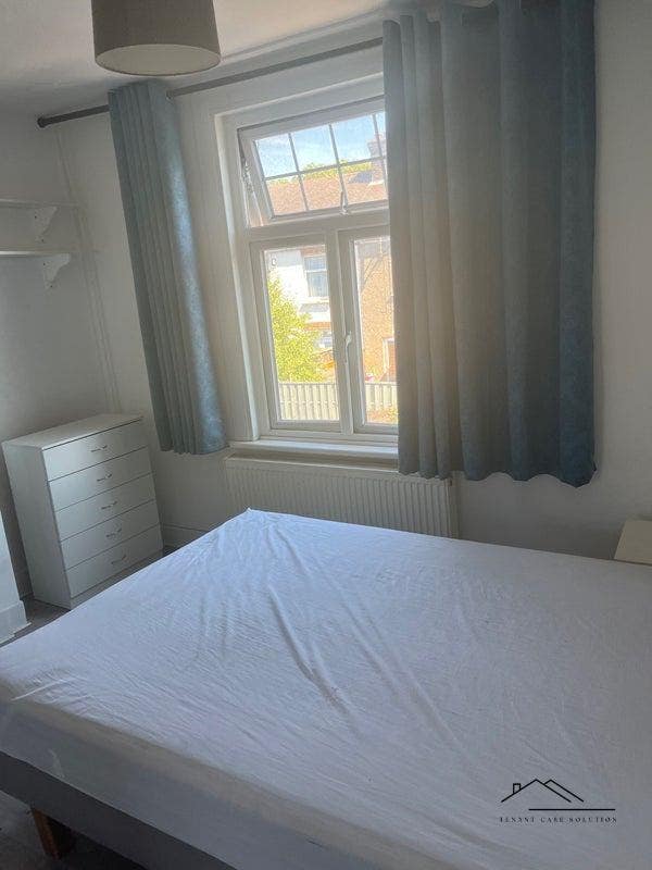 Newly Refurbished Double Room – 15 Min Walk to Can Main Photo