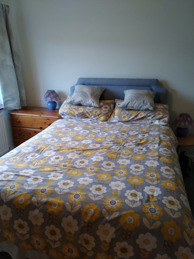 Two rooms available in 3 bed house in Kingswood Main Photo