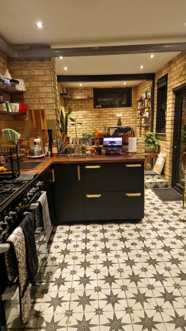 2 Rooms available in cute, friendly house  Main Photo