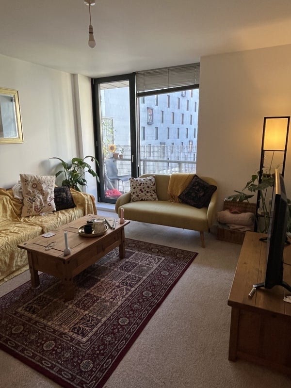 Room to Rent in 2 Bedroom Flat NQ Main Photo