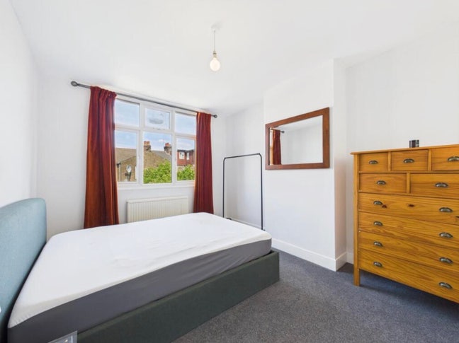 Spacious Double Room in N17 – All Bills Included! Main Photo