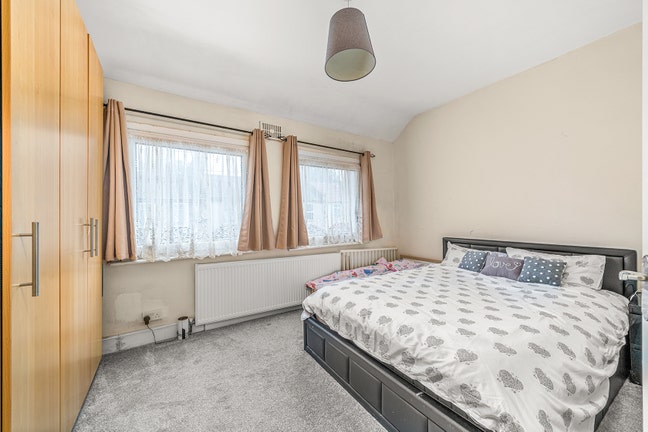 Large Double Room in London Main Photo