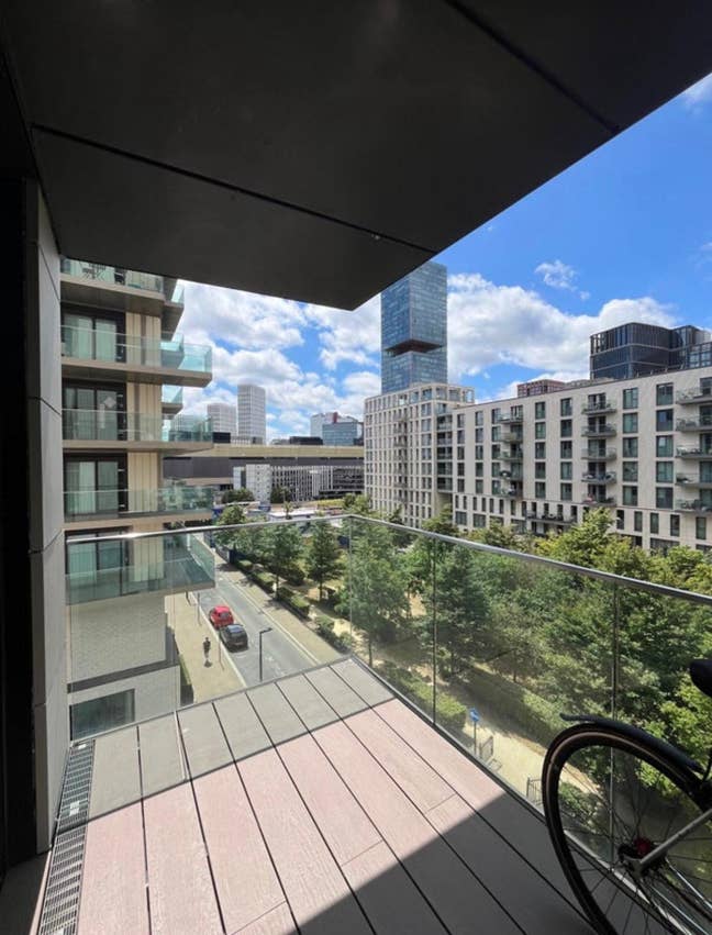 Ensuite room in modern apartment  Main Photo