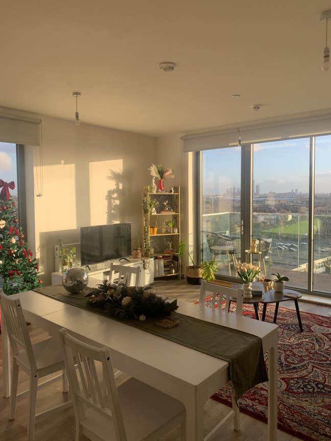 Double Bedroom in cozy Wembley flat  Main Photo