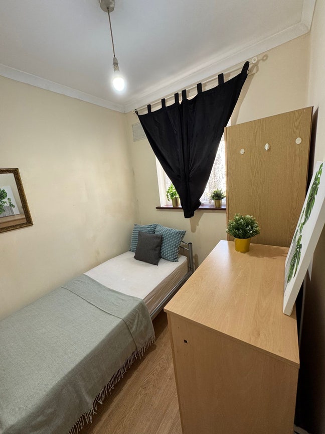 Super Cheap Single Room Ready to Move in  Main Photo